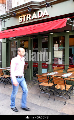 Vista generale di un ristorante strada su Marylebone High Street, centro di Londra. Foto Stock