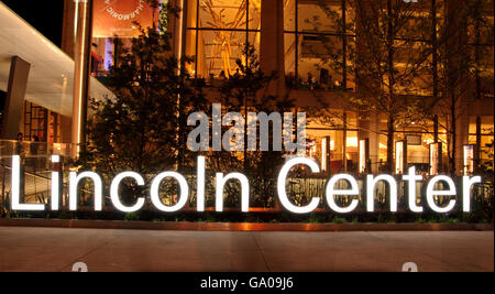 Il rinnovato il Lincoln Center per le Arti dello spettacolo di Broadway, New York, New York, Stati Uniti d'America Foto Stock