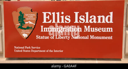 Segno, Ellis Island Museo di immigrazione, Statua della Libertà monumento nazionale, la città di New York, New York, USA, America Foto Stock