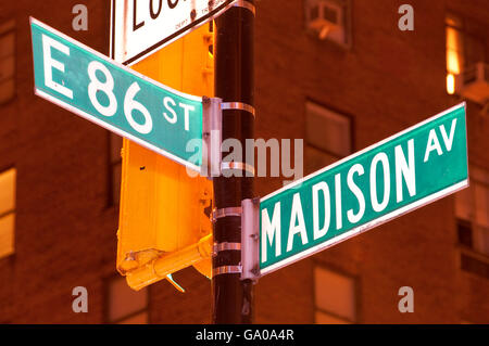 Madison Avenue, un cartello stradale, la città di New York, New York, Stati Uniti d'America Foto Stock