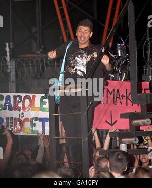 Gerry arriva per entrare nella Casa del Grande Fratello a Elstree Studios, Borehamwood, Hertfordshire. Foto Stock