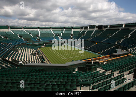 Tennis - Wimbledon Feature - All England Club. Una visione generale del Centre Court Wimbledon Foto Stock