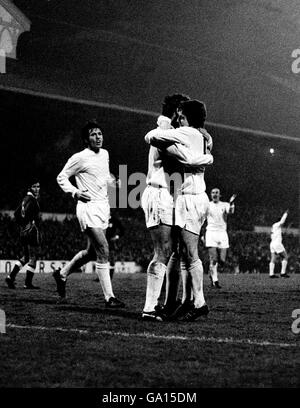 Calcio - Coppa UEFA - terzo turno - prima tappa - Tottenham Hotspur v Rapid Bucharest - White Hart Lane. Martin Chivers di Tottenham Hotspur celebra il terzo obiettivo del gioco. Foto Stock