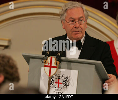 Il Governatore della Banca d'Inghilterra Mervyn King alla cena annuale per banchieri e mercanti, Mansion House, Londra. Foto Stock