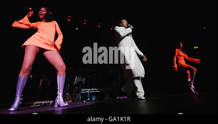 Smokey Robinson in concerto - Londra. Il cantante soul americano Smokey Robinson si esibisce presso la Royal Albert Hall nel centro di Londra. Foto Stock