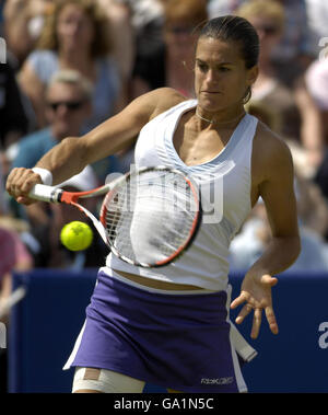 Amelie Mauresmo in azione durante la finale durante l'International Women's Open al Devonshire Park, Eastbourne. Foto Stock