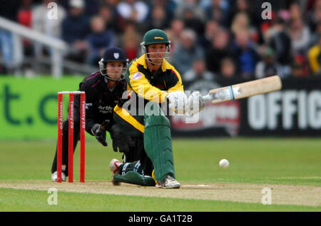 Cricket - Twenty20 Cup - North Division - Leicestershire Foxes / Durham dinamos - Grace Road. Paul Nixon del Leicestershire prima di essere fuori per 0 durante la partita della Twenty20 Cup a Grace Road, Leicester. Foto Stock