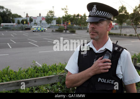 Negozi Tesco chiusa in avviso di sicurezza Foto Stock