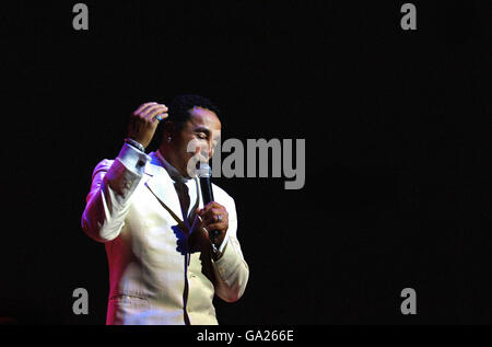 Smokey Robinson in concerto - Londra Foto Stock