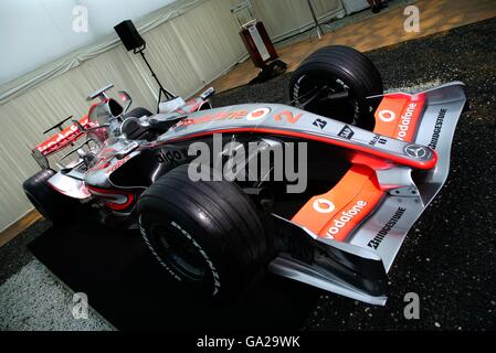 La F1 di Lewis Hamilton durante IL TAG Heuer Party per il pilota Mercedes F1 Vodafone McLaren, Lewis Hamilton, all'Hempel Hotel, a ovest di Londra. Foto Stock