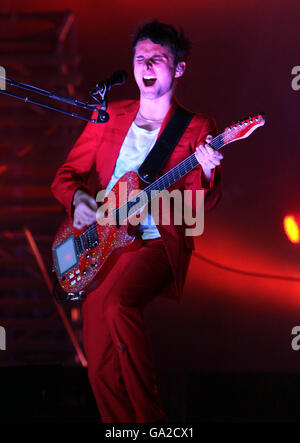 Il titolo di Muse il palco principale durante il festival musicale Oxegen all'ippodromo di Punchestown, Co Kildare. Foto Stock