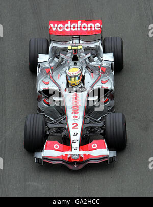 Formula uno Motor Racing - Gran Premio di Francia - Practice - Magny Cours. Lewis Hamilton nella Vodafone McLaren Mercedes MP4/22 durante la seconda sessione di prove a Magny Cours, Nevers, Francia. Foto Stock