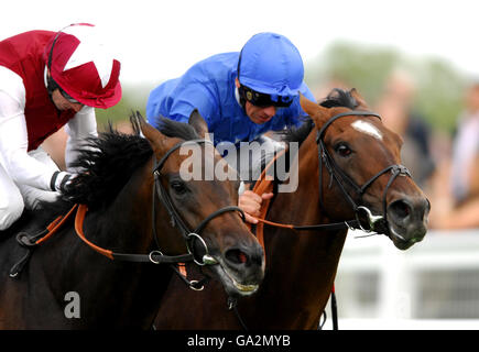 Horse Racing - Proprietà Ladies Day - Sandown Park Racecourse Foto Stock