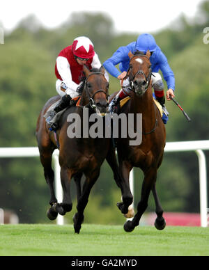 Harland guidato da Neil Callan pips Tam Lin guidato da Frankie Dettori sulla linea per vincere il William Ewart Proprietà Gala Stakes Foto Stock