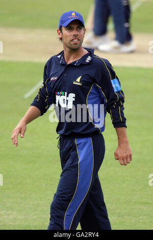 Carl Hopkinson di Sussex Sharks durante la partita della Southern Conference del Friends Provident Trophy a Lord's, Londra. Foto Stock