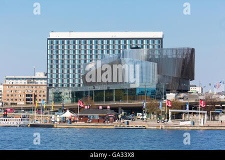 Stoccolma Svezia il 4 maggio 2016. Il Lungomare di Stoccolma centro congressi. Radisson Blu Hotel Waterfront, Klarabergsviadukten Foto Stock