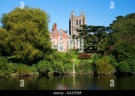 Cattedrale di Hereford Palazzo dei Vescovi e il fiume Wye, Herefordshire, England, Regno Unito, GB, Europa Foto Stock