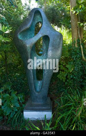 Figura per il paesaggio, del 1959-60, Barbara Hepworth Museum e il giardino di sculture, St Ives, West Country, Cornwall, Inghilterra, Regno Unito, GB Foto Stock