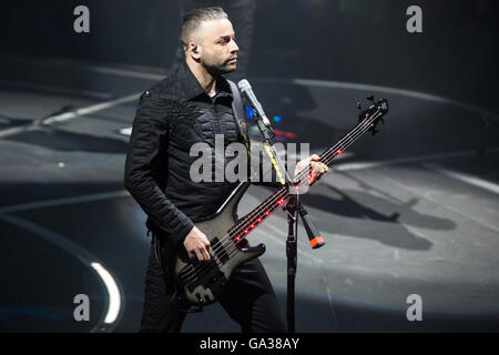 Assago Milano Italia. 14 maggio 2016. Il rock inglese MUSE band suona dal vivo al Mediolanum Forum durante il 'droni World Tour' Foto Stock