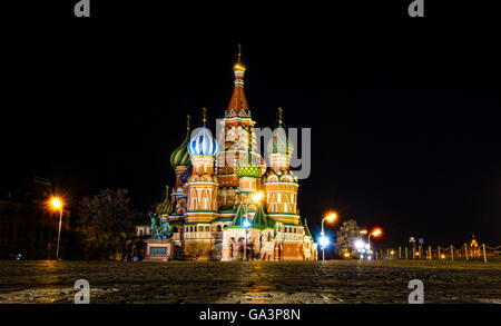 Vista notturna di La Cattedrale di San Basilio sulla Piazza Rossa di Mosca, Russia Foto Stock