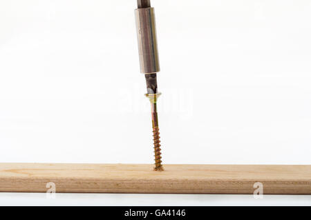 Avvitamento witn cacciavite elettrico Foto Stock