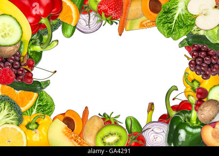 Telaio fuori della frutta e della verdura isolati su sfondo bianco Foto Stock