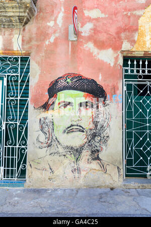 Che Guevara carta murale in una strada vecchia Havana, Cuba Foto Stock