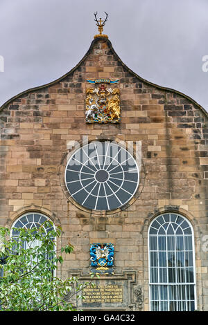 Il telefono KIRK del Canongate o Canongate Kirk, serve la parrocchia di Canongate nella Cittã Vecchia di Edimburgo, in Scozia Foto Stock