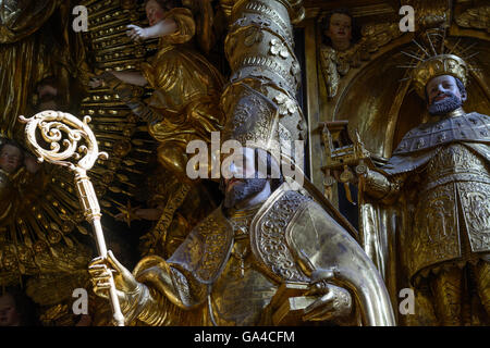 La Cattedrale di Gurk : altare con il padre della chiesa Agostino, Gurk, Austria Kärnten, in Carinzia Foto Stock