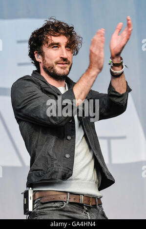 BELFAST, IRLANDA DEL NORD. 28 giu 2016 - lead singer Danny O'Reilly dalla Irish indie rock band 'l'Coronas' a Belsonic Music Festival Foto Stock