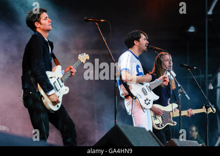 BELFAST, IRLANDA DEL NORD. 29 giu 2016 - ovest di Londra in base indie-rock band "Vaccini' a Belsonic Music Festival Foto Stock