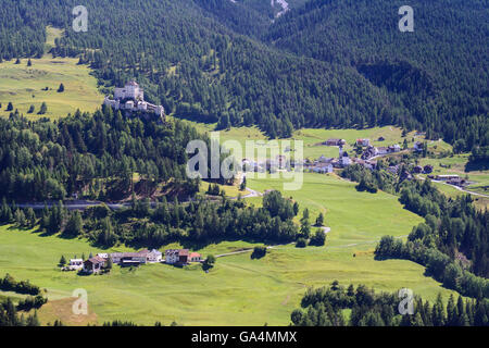 Tarasp Tarasp Fontana, Castello di Tarasp Svizzera Grigioni Grigioni Engadina Bassa fino, Bassa Engadina Foto Stock