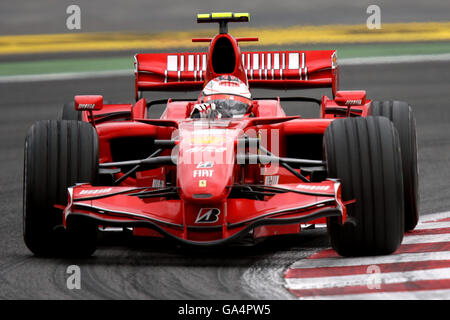 Formula uno Motor Racing - Gran Premio di Francia - gara - Magny Cours. Kimi Raikkonen, Ferrari Foto Stock