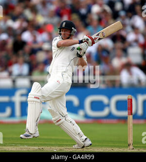 Cricket - Npower secondo Test - Inghilterra / India - Day One - Trent Bridge. Paul Collingwood in Inghilterra colpisce Foto Stock