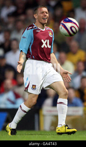 West Ham Uniteds Craig Bellamy in azione durante la partita pre-stagione amichevole a Carrow Road, Norwich. Foto Stock