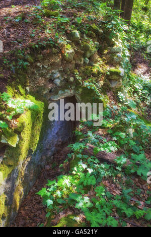 Rovine di un vecchio mulino nella valle del carosello. Antica noto, in Sicilia. Foto Stock