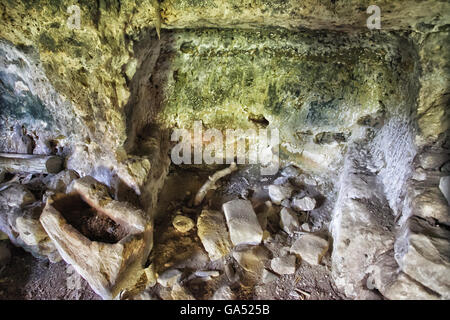 Rovine di un vecchio mulino nella valle del carosello. Antica noto, in Sicilia. Foto Stock