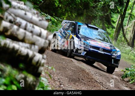 Mikolajki, Polonia. 02Luglio, 2016. WRC Rally di Polonia, stadi 12-17. Sebastien Ogier (FRA) &#x2013; Julien Ingrassia (FRA) - Volkswagen Polo R WRC Credito: Azione Sport Plus/Alamy Live News Foto Stock