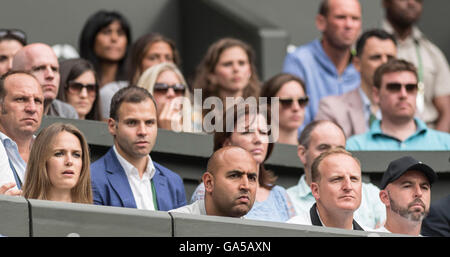 Londra, Regno Unito. 2 Luglio, 2016. Il torneo di Wimbledon Tennis Championships 2016 tenutosi presso il All England Lawn Tennis e Croquet Club di Londra, Inghilterra, Regno Unito. Andy Murray (GBR) [2] v John Millman (AUS) sul Centre Court. Andy la moglie Kim e il suo entourage guardare la partita da giocatori dei box. Credito: Duncan Grove/Alamy Live News Foto Stock