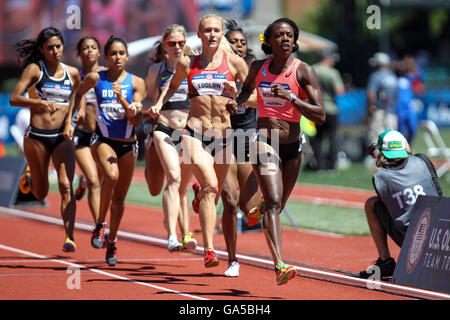 Eugene, Oregon, UK. 2 Luglio, 2016. Guide di scorrimento in concorrenza in campo femminile 800 alla USA Track & Field prove olimpiche in campo Haward in Eugene, Oregon il 2 luglio 2016. Foto di David Blair Credito: David Blair/ZUMA filo/Alamy Live News Foto Stock