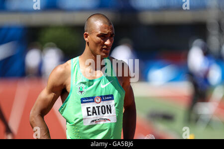 Eugene, Oregon, UK. 2 Luglio, 2016. ASHTON EATON si prepara a eseguire il decathlon 400 al USA Track & Field prove olimpiche in campo Haward in Eugene, Oregon il 2 luglio 2016. Foto di David Blair Credito: David Blair/ZUMA filo/Alamy Live News Foto Stock