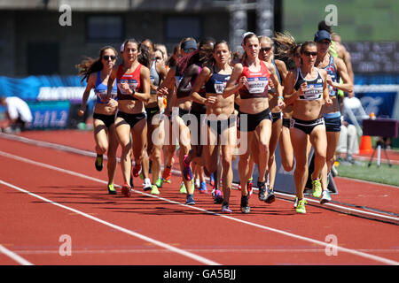 Eugene, Oregon, UK. 2 Luglio, 2016. Guide di scorrimento in concorrenza in campo femminile 10.000 a USA Track & Field prove olimpiche in campo Haward in Eugene, Oregon il 2 luglio 2016. Foto di David Blair Credito: David Blair/ZUMA filo/Alamy Live News Foto Stock