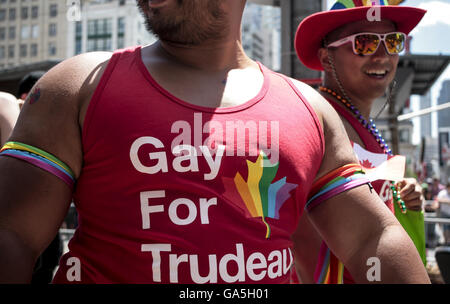 Toronto, Ontario, Canada. 3 Luglio, 2016. 35Th Pride Parade in Toronto, dimostranti. © Joao Luiz De Franco/ZUMA filo/Alamy Live News Foto Stock