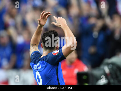 Saint-Denis, Francia. 03 Luglio, 2016. In Francia la Olivier Giroud celebra il punteggio 5-1 durante UEFA EURO 2016 quarto di finale di partita di calcio tra la Francia e l'Islanda allo Stade de France in Saint-Denis, Francia, 03 luglio 2016. Foto: Peter Kneffel/dpa/Alamy Live News Foto Stock