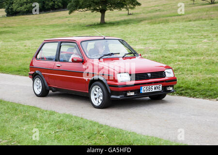 G585WNE 1990 Rover Metro gta Leighton Hall Classic Car Rally annuale di classic car rally avviene presso la magnifica Leighton Hall a Carnforth in Lancashire. Lo spettatore con la manifestazione ha attirato migliaia di visitatori di questo scenic parte del paese sulla costa nord ovest dell'Inghilterra. Foto Stock