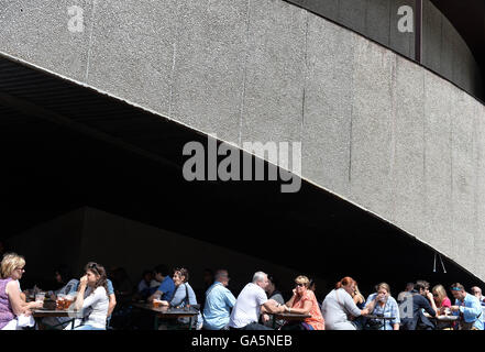 Karlovy Vary, Repubblica Ceca. 03 Luglio, 2016. Atmosfera durante la cinquantunesima Karlovy Vary Film Festival Internazionale di Karlovy Vary, Repubblica Ceca, 3 luglio 2016. © Katerina Sulova/CTK foto/Alamy Live News Foto Stock