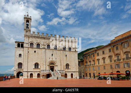 Palazzo dei Consoli, Piazza Grande, il centro storico, Gubbio in Umbria, Italia Foto Stock