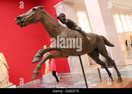 Il Jockey in Artemision, situato presso il Museo Nazionale Archeologico di Atene in Grecia. Foto Stock