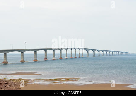 La Confederazione ponte che collega New Brunswick e del Prince Edward Island Foto Stock