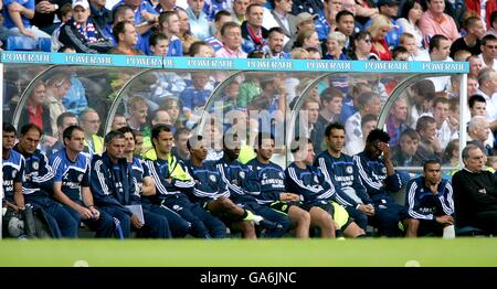 Direttore del Chelsea Jose Mourinho (quarto da sinistra) E il nuovo Direttore del Football Avram Grant (a destra) Foto Stock